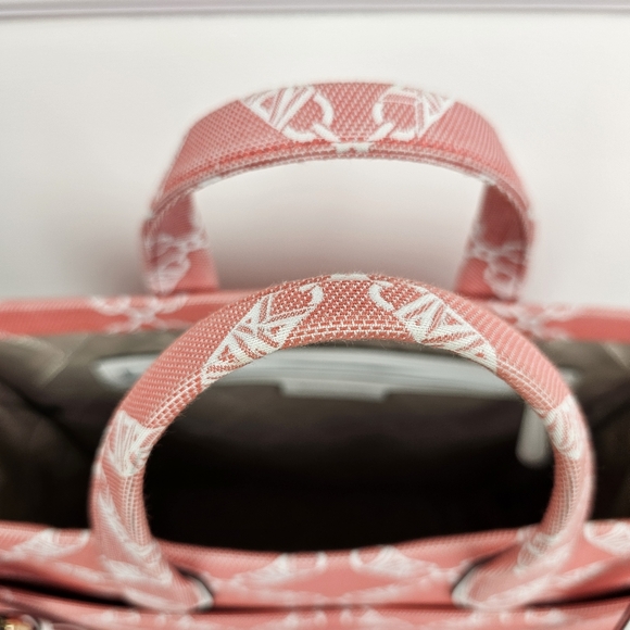 Michael Kors Empire Logo Gigi Large Grab Tote - Picture 2 of 13